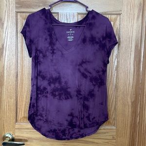 Size small American Eagle “Favorite” V neck tee.